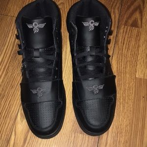 Nice pair never worn creative recreation size 11